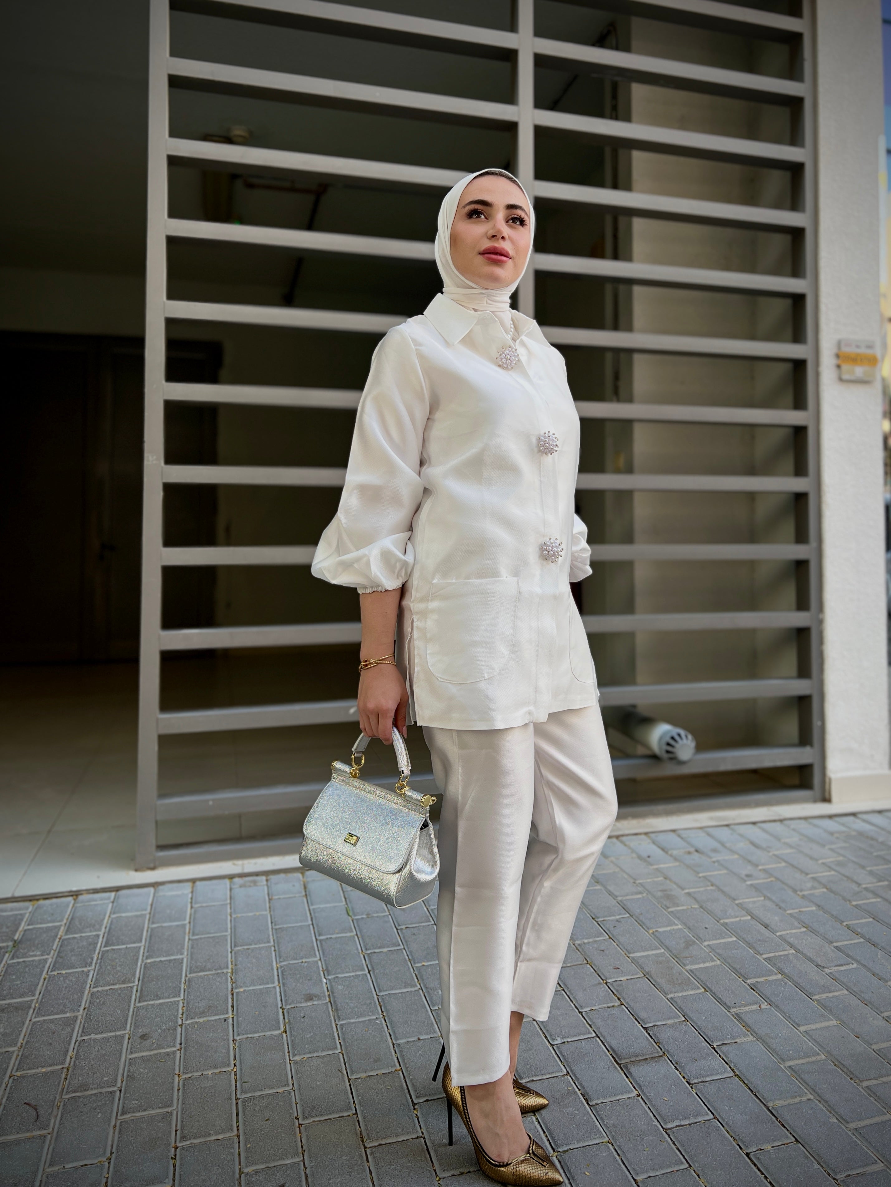 White elegant brooch details suit