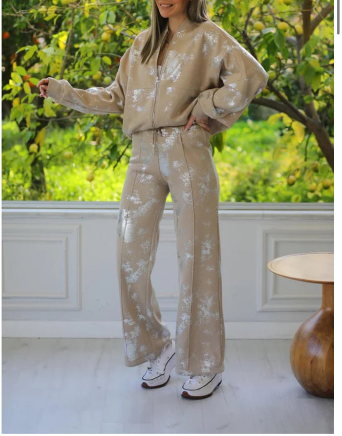 Beige gilded tracksuit